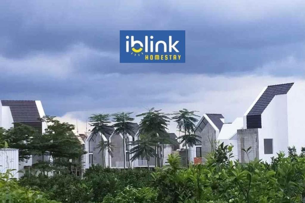 Iblink Family Di Full Ac Rumah liburan Malang
